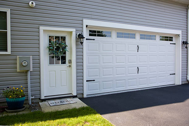 24/7 Emergency Garage Door Panel Replacement experts in Franklin Square, NY